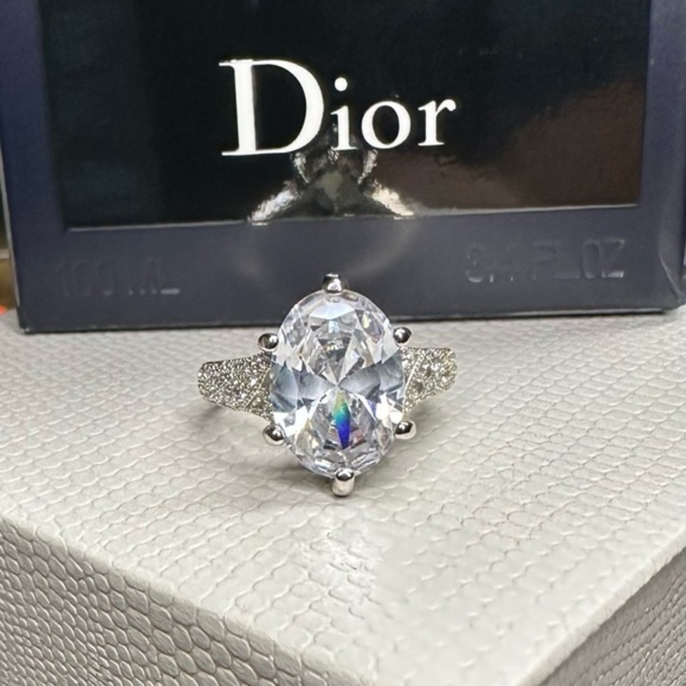 Big Luxury 3.5 diamond ring bling showstopper! Beautiful sz 7 clear gorgeous.